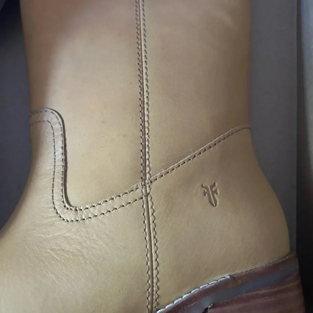 Frye Campus Boot “Camryn”  in color Banana size 9.5 NWT new in box - Picture 7 of 11